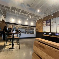 Shake Shack Round Rock - Ordering and pick up area
