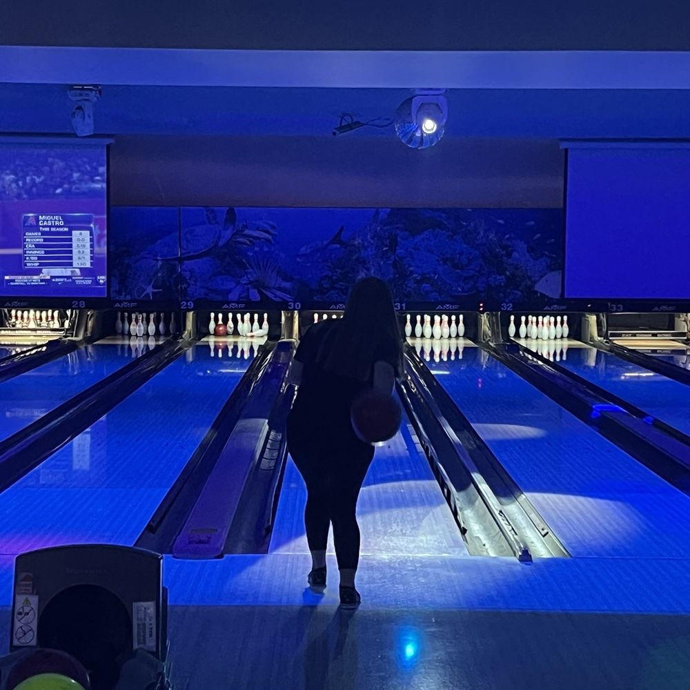 Bird Bowl - Mónica - Bowling Near Me - Miami, Florida