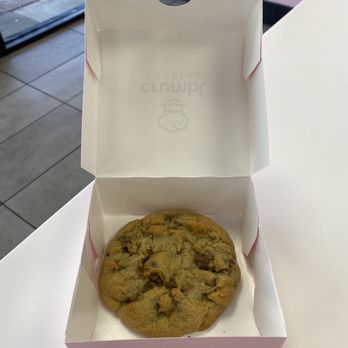 Crumbl - Vacaville - Milk Chocolate Chip Cookie - Bakeries Near Me - Vacaville, California