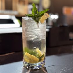 The Owl Lounge - Drink at the bar