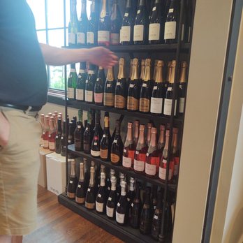 Vienna Vintner - Excellent domestic and international choices! - Beer, Wine & Spirits Near Me - Vienna, Virginia Vienna Vintner - Excellent domestic and international choices! - Beer, Wine & Spirits Near Me - Vienna, Virginia