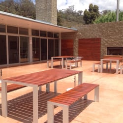 Logan Wines - Outdoor seating