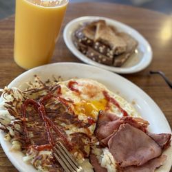 Old Susana Cafe - Eggs ham and hash browns with oj