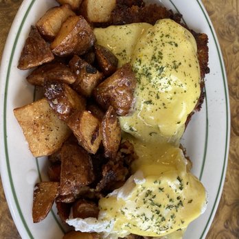 Milton Diner - eggs benedict and potatoes on a plate - Ice Cream & Frozen Yogurt Near Me - Milton, Vermont