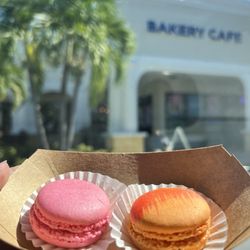 Grelma - Macarons- peach and raspberry flavors