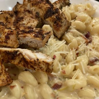 Dillon Dam Brewery - Mountain Man Mac & Cheese with blackened chicken - American Near Me - Dillon, Colorado Dillon Dam Brewery - Mountain Man Mac & Cheese with blackened chicken - American Near Me - Dillon, Colorado