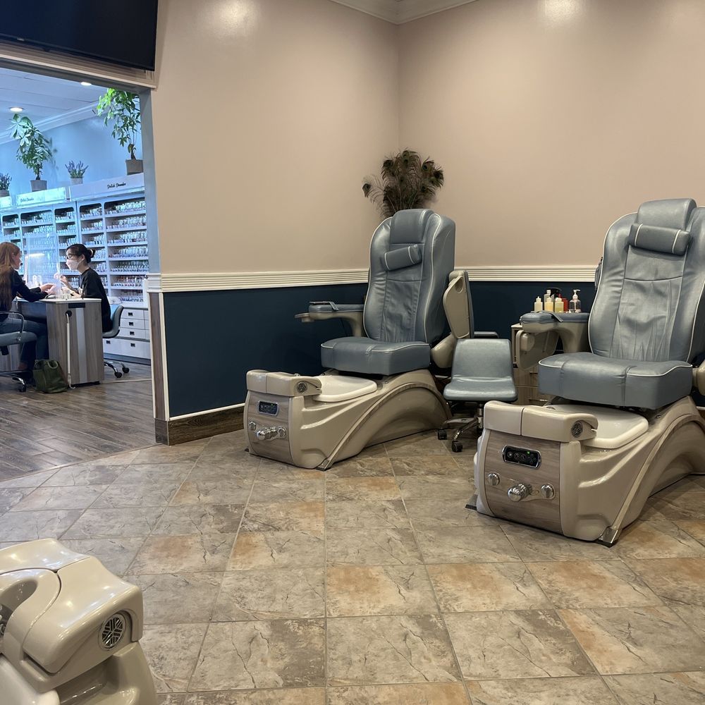 Famous Nails - Pedicure station - Nail Salons Near Me - Kent, Ohio Famous Nails - Pedicure station - Nail Salons Near Me - Kent, Ohio