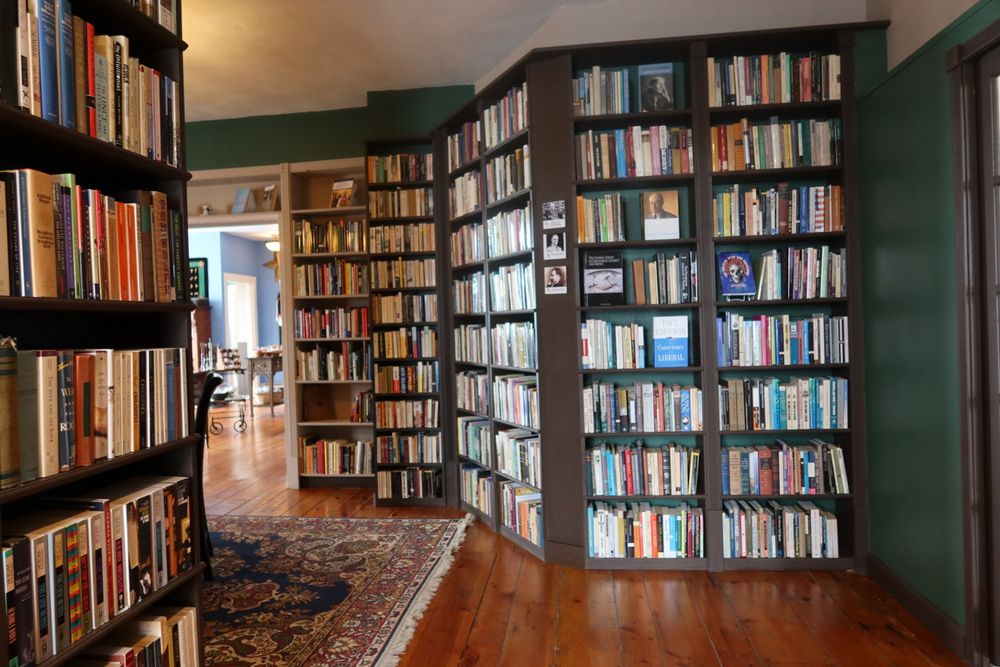 The Inn Book Store Logo