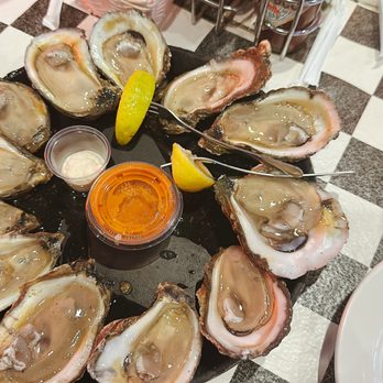 Acme Oyster House - Raw oysters - Cajun/Creole Near Me - Miramar Beach, Florida Acme Oyster House - Raw oysters - Cajun/Creole Near Me - Miramar Beach, Florida