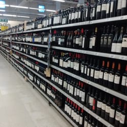Carrefour Pellegrini - Variedad de vinos interesante.
