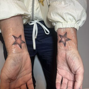Berwyn Custom Tattoo - 2 Stars - Tattoo Near Me - Berwyn, Illinois Berwyn Custom Tattoo - 2 Stars - Tattoo Near Me - Berwyn, Illinois