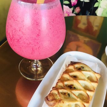 Amuse 5 Bakery - Blackberry smoothie and leek croissant - Bakeries Near Me - Bradenton, Florida
