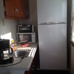 Walk In the Water Cottages - Deluxe (?) room with little kitchenette.