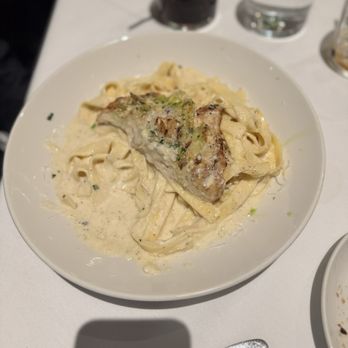 Coppolillos Italian Steakhouse - Alfredo - Steakhouses Near Me - Crown Point, Indiana