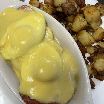 Theo's Cozy Corner - Eggs Benedict - Breakfast & Brunch Near Me - Boston, Massachusetts