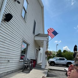 Airport Pub & Package - Outside