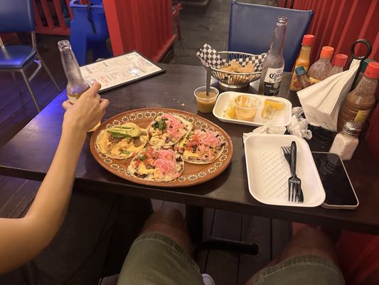 Carnitas y Mariscos Las Morelianas by null