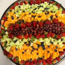 The Hidenwood Community - Fruit tray on desert table