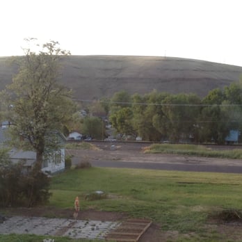 Rugged Country Lodge - A view of rural Pendleton with a neighboring garden, the River Trail and local softball fields in the distance. - Hotels Near Me - Pendleton, Oregon Rugged Country Lodge - A view of rural Pendleton with a neighboring garden, the River Trail and local softball fields in the distance. - Hotels Near Me - Pendleton, Oregon
