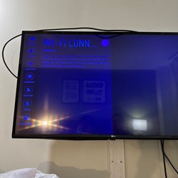 Hillside Hotel - The wifi doesn't work neither the tv