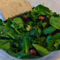 Verde - Farmers Market: Mesclun, Spinach, Arugula, Beets, Cucumber, Broccoli, Avocado, Onion, Sunflower Seeds ($10.95)