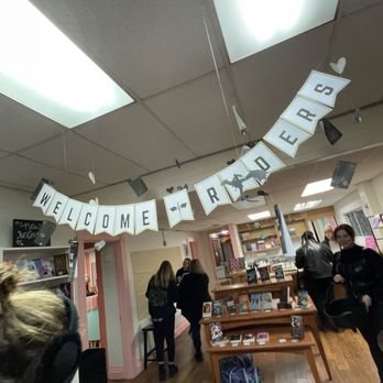 A Novel Romance - Bookstores Near Me - Louisville, Kentucky A Novel Romance - Bookstores Near Me - Louisville, Kentucky