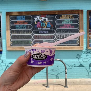 Amy's Ice Creams - Sweet cream with oatmeal cookie - Ice Cream & Frozen Yogurt Near Me - Austin, Texas
