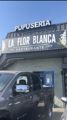 La Flor Blanca Salvadoreña by null
