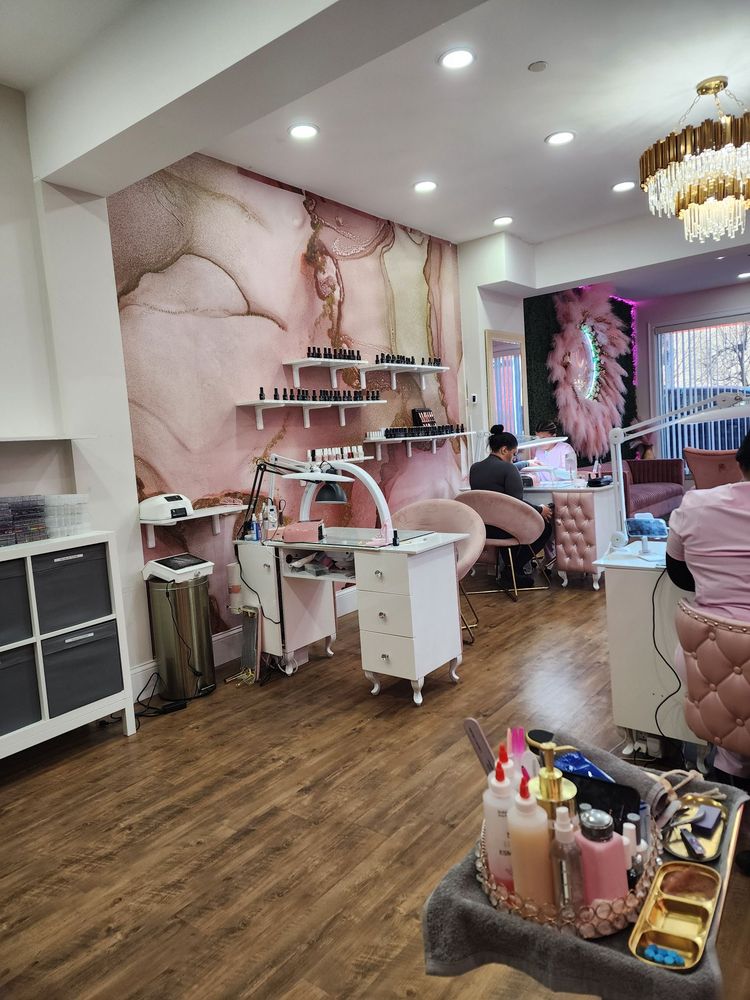 Queen Of Nails Image
