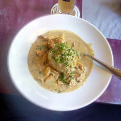 Brasserie Weissbräu - Pfifferlinge in Rahmsoße mit Semmelknödel