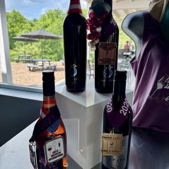 Gravity - Wine Tasting Room Near Me - Baroda, Michigan