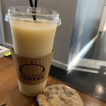 High Point Coffee - Lemonade smoothie and a cookie - Coffee & Tea Near Me - Oxford, Mississippi