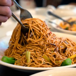 Braised E-Fu Noodles with Crab Meat (蟹肉干燒伊面): $20.95.