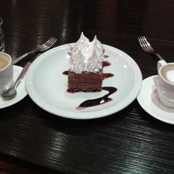 Iceland - Compartiendo torta - Ice Cream & Frozen Yogurt Near Me - Buenos Aires, C