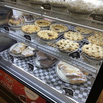 Black Bear Diner Fort Worth Alliance - Pie display - Diners Near Me - Fort Worth, Texas