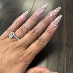 Candie Nails & Spa - Did this for my vacation to PR. Chloe did them for me.