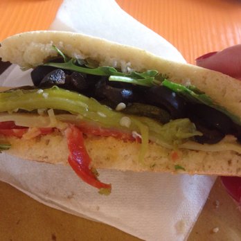 La Puccia - Salame piccante, emmental, peperoncini verdi, olive nere e rucola - Sandwiches Near Me - Lecce, LE