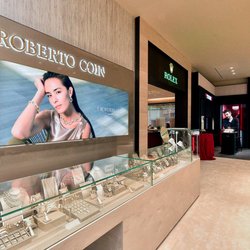 Lee Michaels Fine Jewelry - Roberto Coin, Italian gold jewelry available at Lee Michaels Fine Jewelry store in San Antonio, Texas