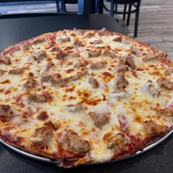 Bucky's Brick Oven Eatery - Perfectly done pizza