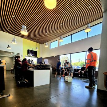 Armstrong Pet Hospital - Lobby - Veterinarians Near Me - Clovis, California