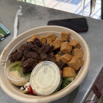 Green Tomato Grill - Greek mezze bowl with steak and tofu - New American Near Me - Orange, California Green Tomato Grill - Greek mezze bowl with steak and tofu - New American Near Me - Orange, California