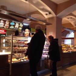 DéKáčko - Counter with many pastries