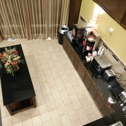 ClubHouse Hotel & Suites - Pierre - Breakfast area.