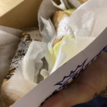 Mike's Pastry - Bakeries Near Me - Boston, Massachusetts