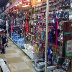 Laura's Pet & Horse Supply - Dog and cat stuff.