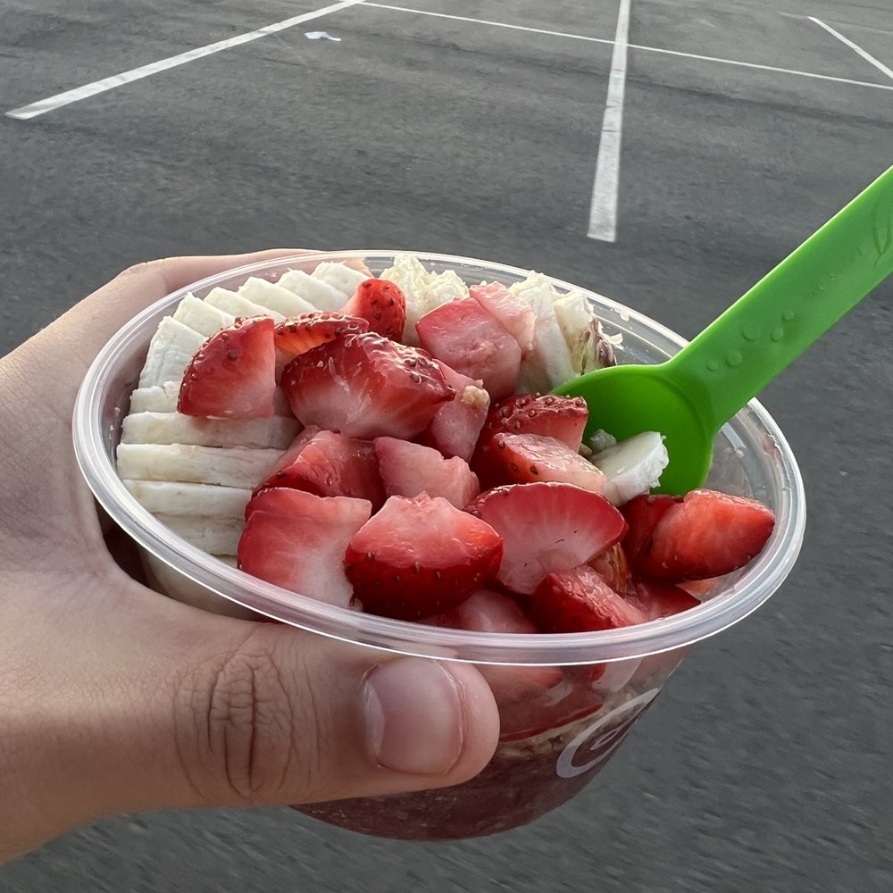 Everbowl - Everbowl with bananas, strawberries, granola, and acai. - Acai Bowls Near Me - Corona, California Everbowl - Everbowl with bananas, strawberries, granola, and acai. - Acai Bowls Near Me - Corona, California
