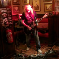 The Crown Inn Carluke - Jeff playing a storm in The Crown Inn. Lovely place!