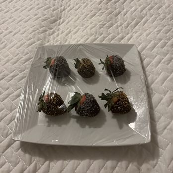 Sierra Grande - The chocolate covered strawberries we received. - Hotels Near Me - Truth or Consequences, New Mexico Sierra Grande - The chocolate covered strawberries we received. - Hotels Near Me - Truth or Consequences, New Mexico