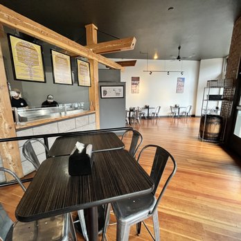 Porch Light Pizza - Dining room - Pizza Near Me - Pullman, Washington