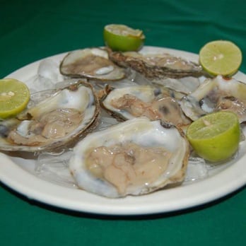 Tacos y Mariscos Sinaloa - a plate of oysters with lime wedges - Mexican Near Me - Phoenix, Arizona